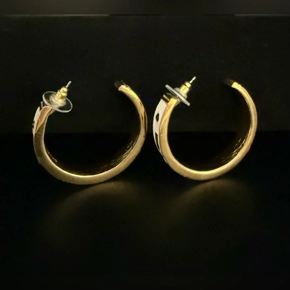 NWOT Kenneth Jay Lane Gold Tone & Cream Enamel Hoops. Artfully Designed. - Picture 3 of 6